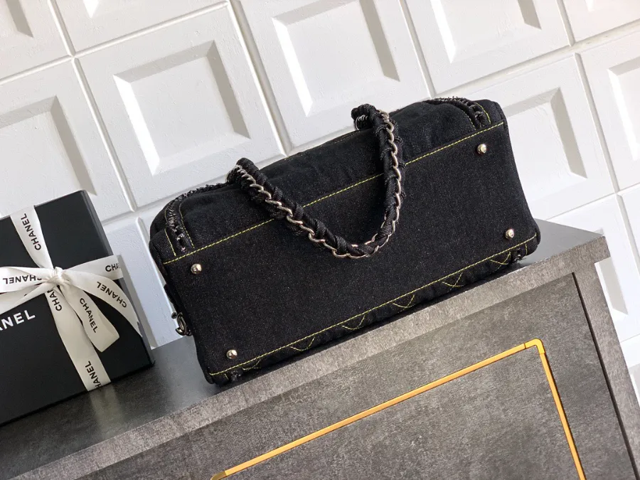 chanel_denim_bostonbag_2240000601656_bottom.jpg