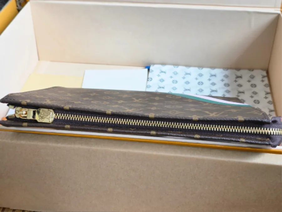 louis_vuitton_tennis_capsule_m25820_detail_02.jpg