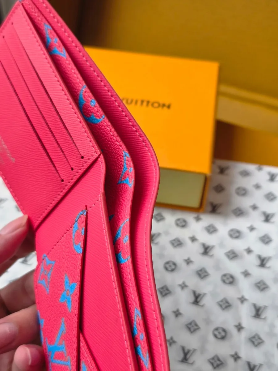 Louis_Vuitton_루이비통_멀티플_모노그램_반지갑_M14694_detail_03.jpg